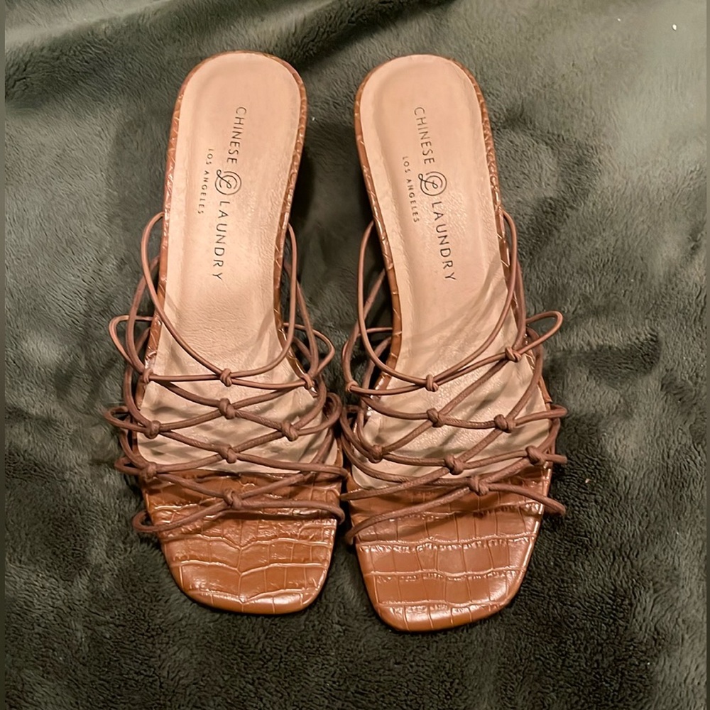 Chinese Laundry Brown Leather Sandals with Toe Loop